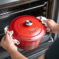 Nuovva Gietijzeren Braadpan Antiaanbaklaag Met Deksel - Sudderpan Rood - Rond - Ø24 Cm - 4.7 Liter - 100% PFAS & PFOA Vrij - Geschikt Voor Alle Warmtebronnen - Elektrisch - Gas - Halogeen - Inductie - Keramisch -Pot Verkoopwinkel 1200x1200 1144
