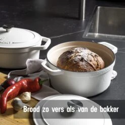 Daumonet Carême Blanc Gietijzeren Braadpan - Sudderpan Wit - Rond - Ø 26 Cm - 4,4 Liter - 100% PFAS & PFOA Vrij - Emaille - Geschikt Voor Alle Warmtebronnen - Elektrisch - Gas - Halogeen - Inductie - Keramisch - Vaatwasserbestendig -Pot Verkoopwinkel 1200x1200 1149