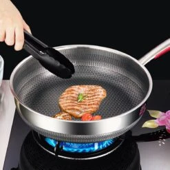 MONFORTT. Hapjespan Ø 28cm Anti-aanbaklaag 7 Lagen Staal Met Deksel -Pot Verkoopwinkel 1200x1200 1288