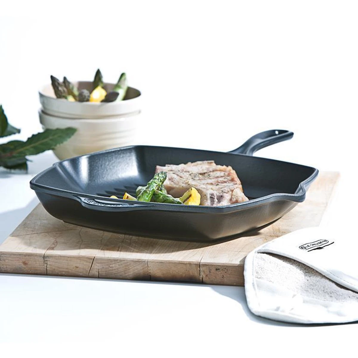 Le Creuset Gietijzeren Vierkante Grillpan - 26cm - Mat Zwart 5 Le Creuset Gietijzeren Vierkante Grillpan - 26cm - Mat Zwart - Afbeelding 3