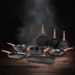 Rosmarino Black Line - Wokpan - Ø30cm - 100% PFAS & PFOA Vrij - Gegoten Aluminium - Non-stick Minerale Coating - Ergonomische Handgreep - Geschikt Voor Alle Warmtebronnen & Vaatwasser -Pot Verkoopwinkel 1200x1200 352