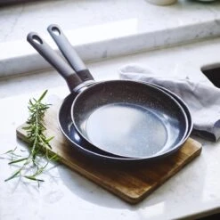 BK Universe Koekenpan Ø 28cm - Inductie - Anti-aanbak - PFAS-vrij -Pot Verkoopwinkel 1200x1200 399