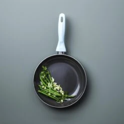 VitaVerde Expert Koekenpannenset Ø 24cm + Ø 28cm - Lichtblauw - Inductie - PFAS-vrij -Pot Verkoopwinkel 1200x1200 488