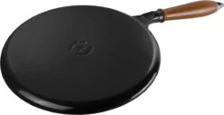 Staub Flensjespan - Houten Steel - 28 Cm - Zwart -Pot Verkoopwinkel 1200x619 4