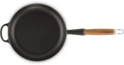 Le Creuset Koekenpan Signature Mat Zwart - ø 28 Cm / 2.6 Liter - Geëmailleerde Anti-aanbaklaag -Pot Verkoopwinkel 1200x635 5
