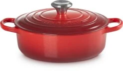 Le Creuset - Gietijzeren - Lage Braadpan - 24cm - Kersenrood -Pot Verkoopwinkel 1200x695 2