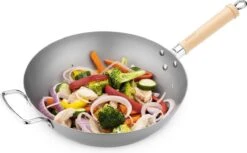 Navaris Grote Wokpan Geschikt Voor Inductie - Koolstofstalen Wok Met Twee Handvaten - Carbon Steel Wok 30 Cm Diameter - Voor Roerbak- En Wokgerechten -Pot Verkoopwinkel 1200x743 3
