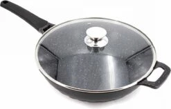 Cheffinger Wokpan Met Deksel - 32cm - Zwart - Pan - Keukenaccessoires -Pot Verkoopwinkel 1200x767 2