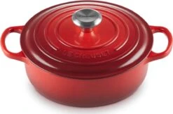 Le Creuset - Gietijzeren - Lage Braadpan - 24cm - Kersenrood -Pot Verkoopwinkel 1200x785 1