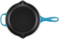 Le Creuset - Gietijzeren Ronde Skillet In Azure 23cm -Pot Verkoopwinkel 1200x798 1