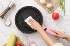 Swiss Pro+ | Set 14 Delige Pannenset | Inductie - Pannensets - Glazen Deksel - Met Afneembare Handgreep - Marmeren Interieur -PFAS-vrij | Pink -Pot Verkoopwinkel 1200x799 153