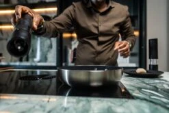 Soenil By ISENVI - Koekenpan Inductie - 24 CM - Keramische Pan - RVS Handgreep -Pot Verkoopwinkel 1200x800 99