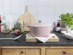 BK Bourgogne Braadpan Ø 24 Cm - Roze - Gietijzer - Inductie -Pot Verkoopwinkel 1200x912 1