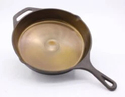 Koock Amsterdam® Skillet Gepolijst Gietijzer - 25cm - Koekenpan - Geschikt Voor Alle Warmtebronnen -Pot Verkoopwinkel 1200x930 5