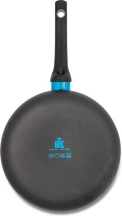 BK Blue Label Basics Hapjespan - Ø 24 Cm - Keramisch (PFAS Vrij) - Geen Inductie -Pot Verkoopwinkel 679x1200 3