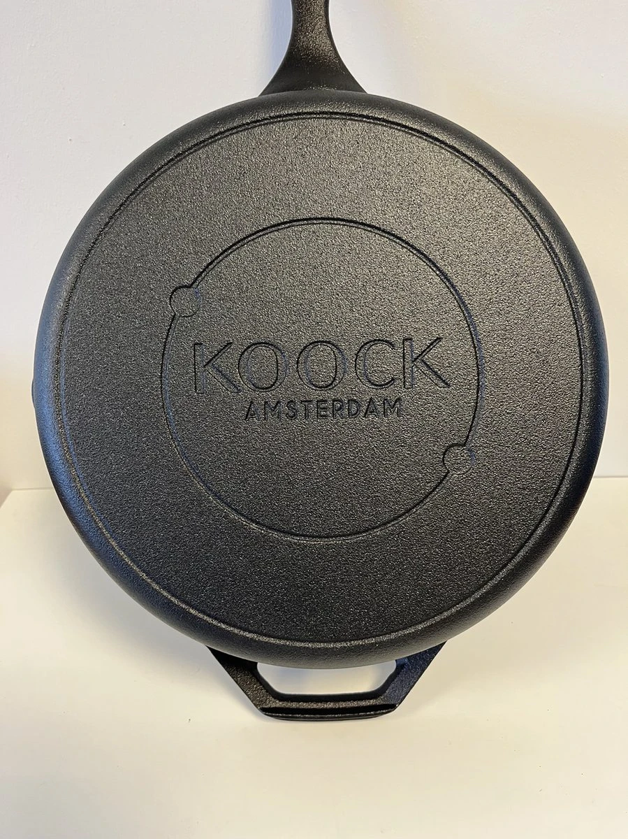 Koock Amsterdam® Skillet Gietijzer - Koekenpan - Geschikt Voor Alle Warmtebronnen Incl. BBQ En Inductie 6 Koock Amsterdam® Skillet Gietijzer - Koekenpan - Geschikt Voor Alle Warmtebronnen Incl. BBQ En Inductie - Afbeelding 4